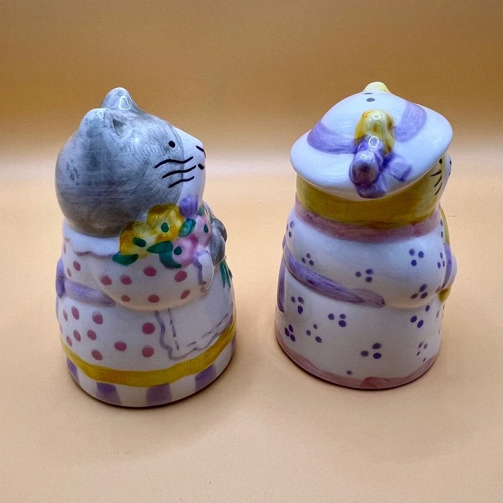 Vintage Ceramic Cats Salt & Pepper Shakers Victorian Garden Grandmacore Kitsch